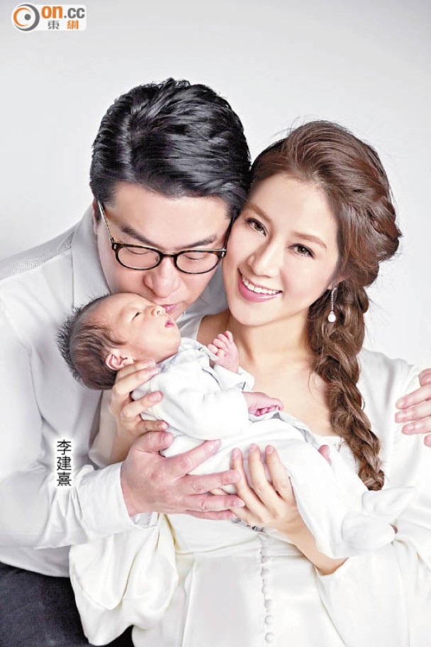 Vẻ đẹp nóng bỏng của cô dâu nghìn tỷ bị mỉa mai là cỗ máy đẻ